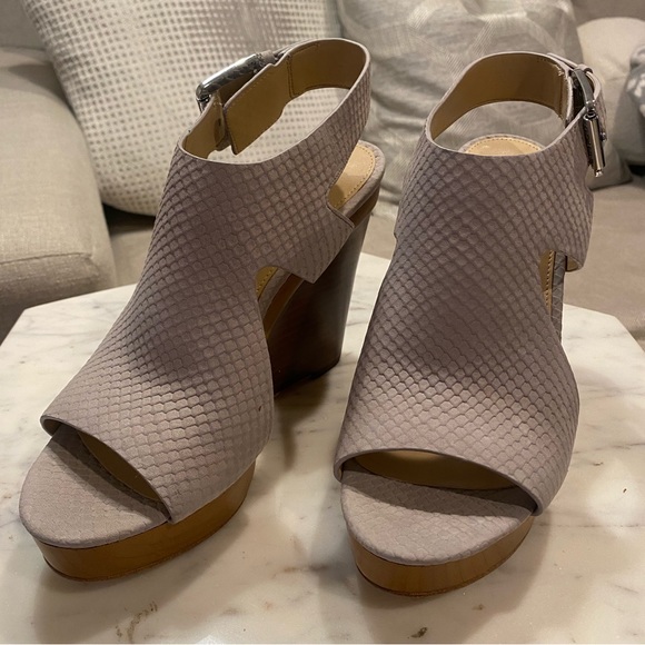 NWOT Michael Kors Josephine Platform Wedge- Grey - Picture 3 of 6